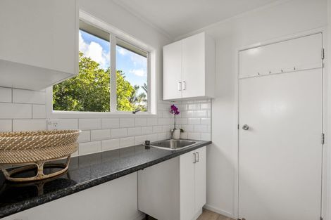 Photo of property in 15 Rosario Crescent, Red Beach, 0932