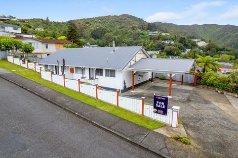 Photo of property in 2 Summit Road, Fairfield, Lower Hutt, 5011