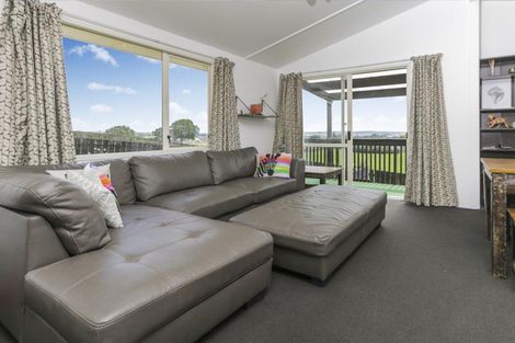 Photo of property in 21 Denarius Lane, Glendene, Auckland, 0602
