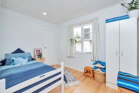 Photo of property in 60 Glen Marine Parade, Glendene, Auckland, 0602