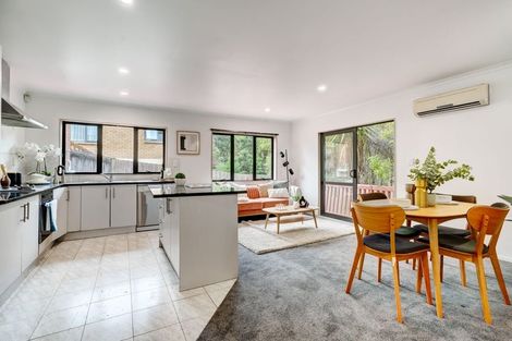 Photo of property in 17 Edgewood Way, Henderson, Auckland, 0612