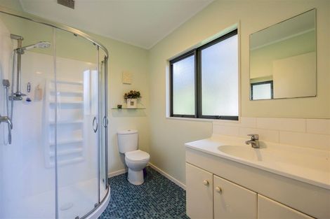 Photo of property in 2/9 Ridgewood Crescent, Birkenhead, Auckland, 0626