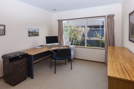 Photo of property in 27 Regency Crescent, Redwood, Christchurch, 8051