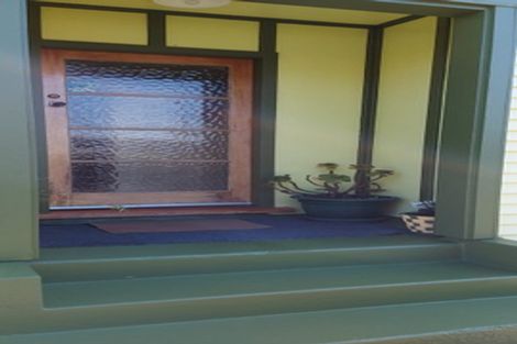 Photo of property in 24 Railway Street, Eltham, 4322