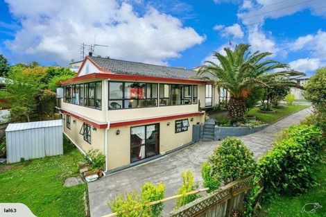 Photo of property in 80 Totaravale Drive, Totara Vale, Auckland, 0629