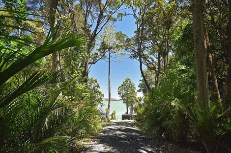 Photo of property in 435 Heatley Road, Whakapirau, 0583