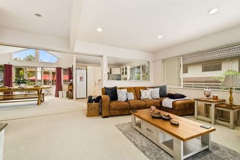 Photo of property in 2/26 Orchard Road, Waiake, Auckland, 0630