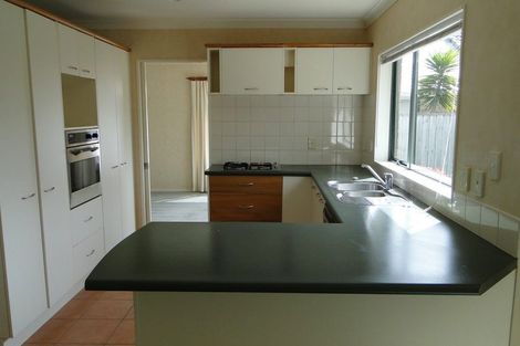 Photo of property in 8 Attymon Lane, East Tamaki, Auckland, 2016