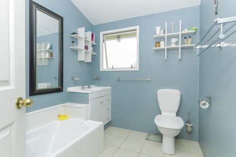 Photo of property in 21 Denarius Lane, Glendene, Auckland, 0602