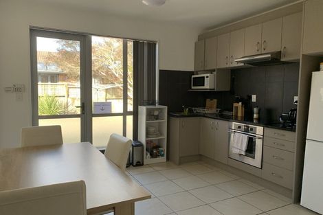 Photo of property in 10 Ballymore Drive, Pinehill, Auckland, 0632