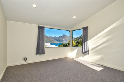 Photo of property in 19 Wye Place, Fernhill, Queenstown, 9300