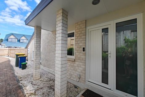 Photo of property in 31 Mandeville Place, Unsworth Heights, Auckland, 0632