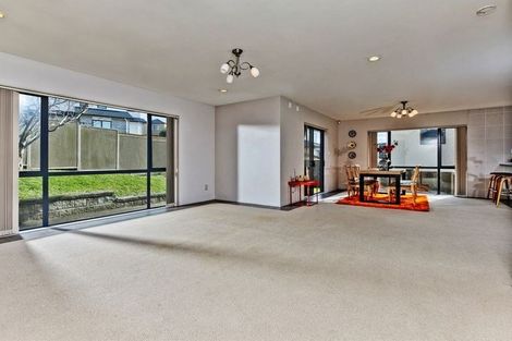 Photo of property in 77 Medallion Drive, Oteha, Auckland, 0632