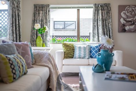 Photo of property in 2/77 Aberfeldy Avenue, Highland Park, Auckland, 2010