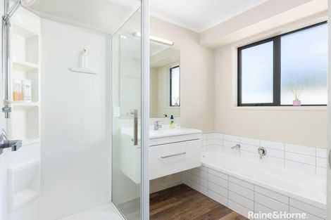 Photo of property in 21 Cambridge Road, Martinborough, 5711