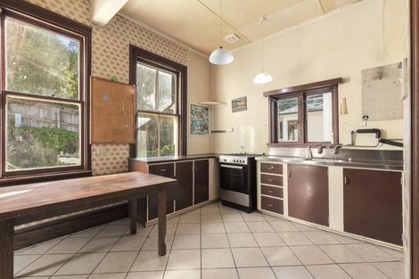 Photo of property in 18 Talavera Terrace, Kelburn, Wellington, 6012