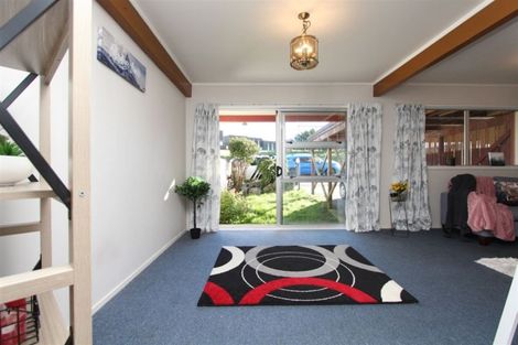 Photo of property in 18 Hollydale Grove, Churton Park, Wellington, 6037