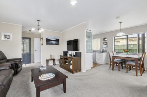 Photo of property in 71 Rhodes Drive, Kelvin Grove, Palmerston North, 4414