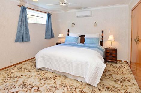 Photo of property in 49 Roberts Road, Matakatia, Whangaparaoa, 0930