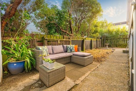 Photo of property in 104 Tauhinu Road, Miramar, Wellington, 6022