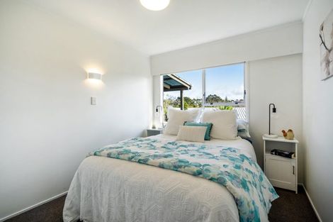 Photo of property in 1/34c Sunnynook Road, Sunnynook, Auckland, 0620