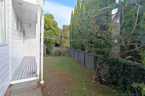 Photo of property in 13a Kingsbridge Place, Newlands, Wellington, 6037