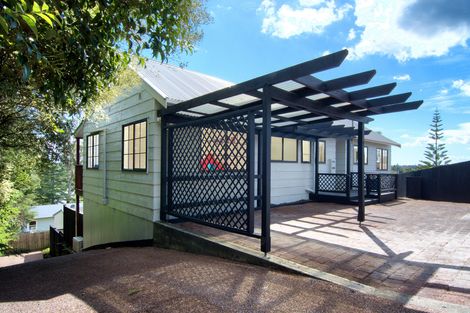 Photo of property in 10 Longfellow Parade, Glen Eden, Auckland, 0604