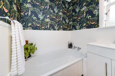 Photo of property in 7 Ihle Street, Terrace End, Palmerston North, 4410