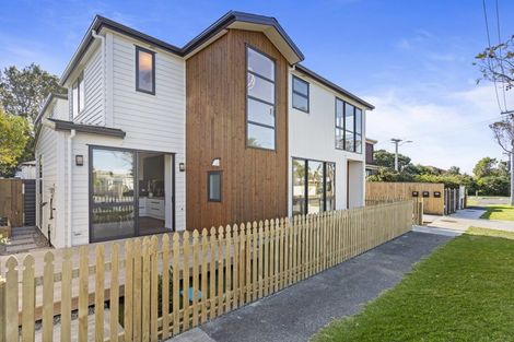 Photo of property in 24a Tamaki Bay Drive, Pakuranga, Auckland, 2010
