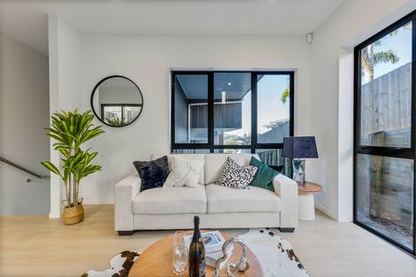 Photo of property in 44e Bruce Road, Glenfield, Auckland, 0629