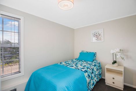 Photo of property in 45 Turville Crescent, Newlands, Wellington, 6037