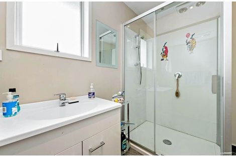 Photo of property in 27 Pukeroa Place, Papakura, 2110