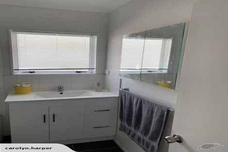Photo of property in 2/30 Norwood Road, Bayswater, Auckland, 0622