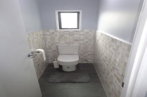 Photo of property in 81 Hobsonville Road, West Harbour, Auckland, 0618