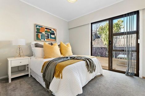 Photo of property in 4 Kelston Street, New Lynn, Auckland, 0600