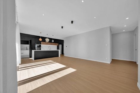 Photo of property in 28 Roxborough Place, East Tamaki Heights, Auckland, 2016