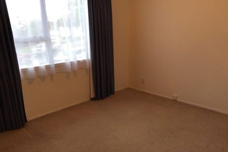Photo of property in 1/3 Mcquoid Place, Glenfield, Auckland, 0629