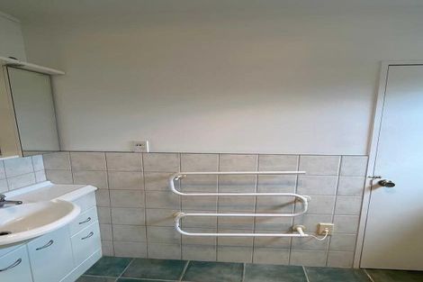 Photo of property in 20 Tawhana Crescent, Red Beach, 0932