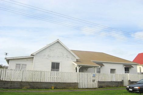Photo of property in 6 Hutchins Street, Waitara, 4320
