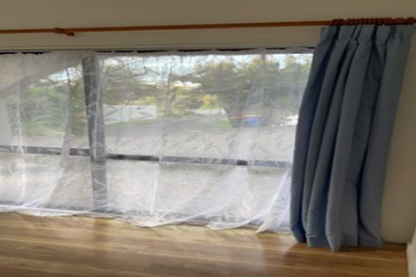 Photo of property in 211 Chelsea View Drive, Chatswood, Auckland, 0626