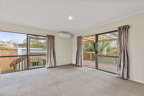 Photo of property in 15 Edwin Freeman Place, Ranui, Auckland, 0612