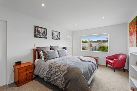 Photo of property in 2 Rayner Way, Glen Avon, New Plymouth, 4312