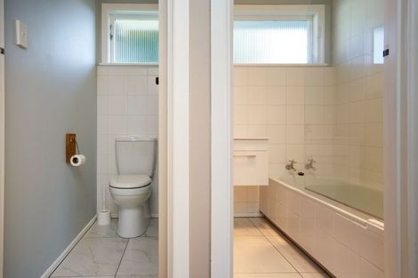 Photo of property in 4 Perth Place, Awapuni, Palmerston North, 4412