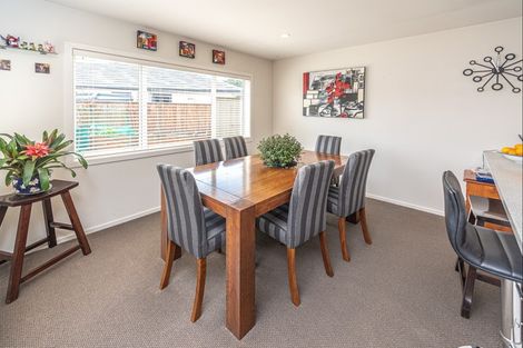 Photo of property in 2 Gilligan Close, College Estate, Whanganui, 4500