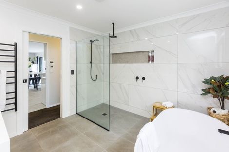 Photo of property in 5 Gloucester Street, Silverstream, Upper Hutt, 5019