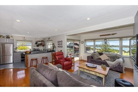 Photo of property in 31 Monyash Road, Manly, Whangaparaoa, 0930