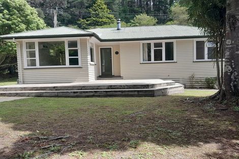 Photo of property in 92 Pinehaven Road, Pinehaven, Upper Hutt, 5019