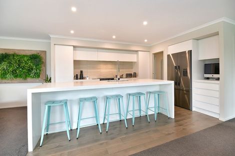 Photo of property in 25 Hobbs Road, Matakatia, Whangaparaoa, 0930