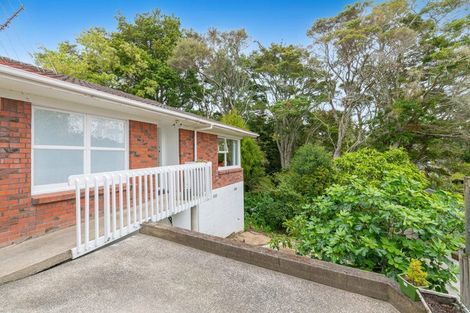 Photo of property in 2/10 Nea Place, Hillcrest, Auckland, 0627