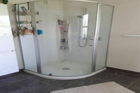 Photo of property in 15 Eyre Street, Henderson, Auckland, 0612